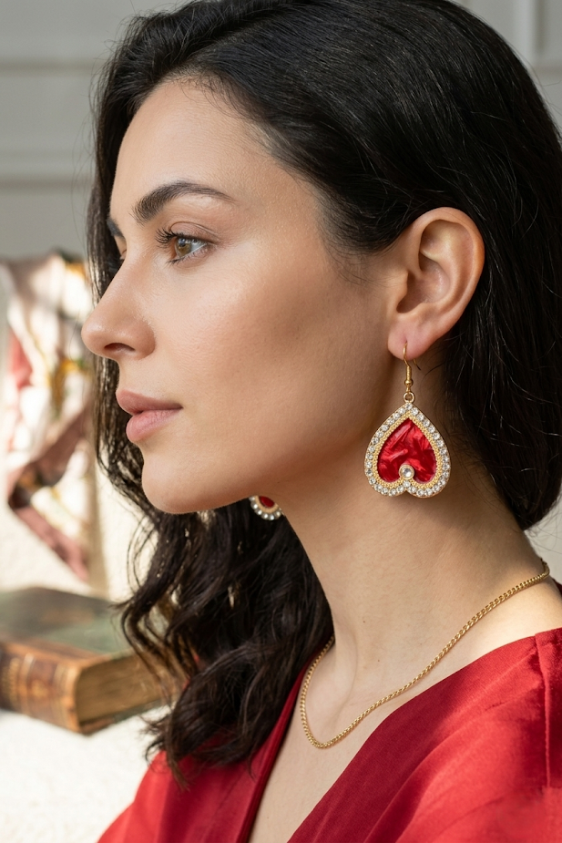 Heart Shape Red Crystal Drop Earrings – Rhinestone Border & Gold Hook