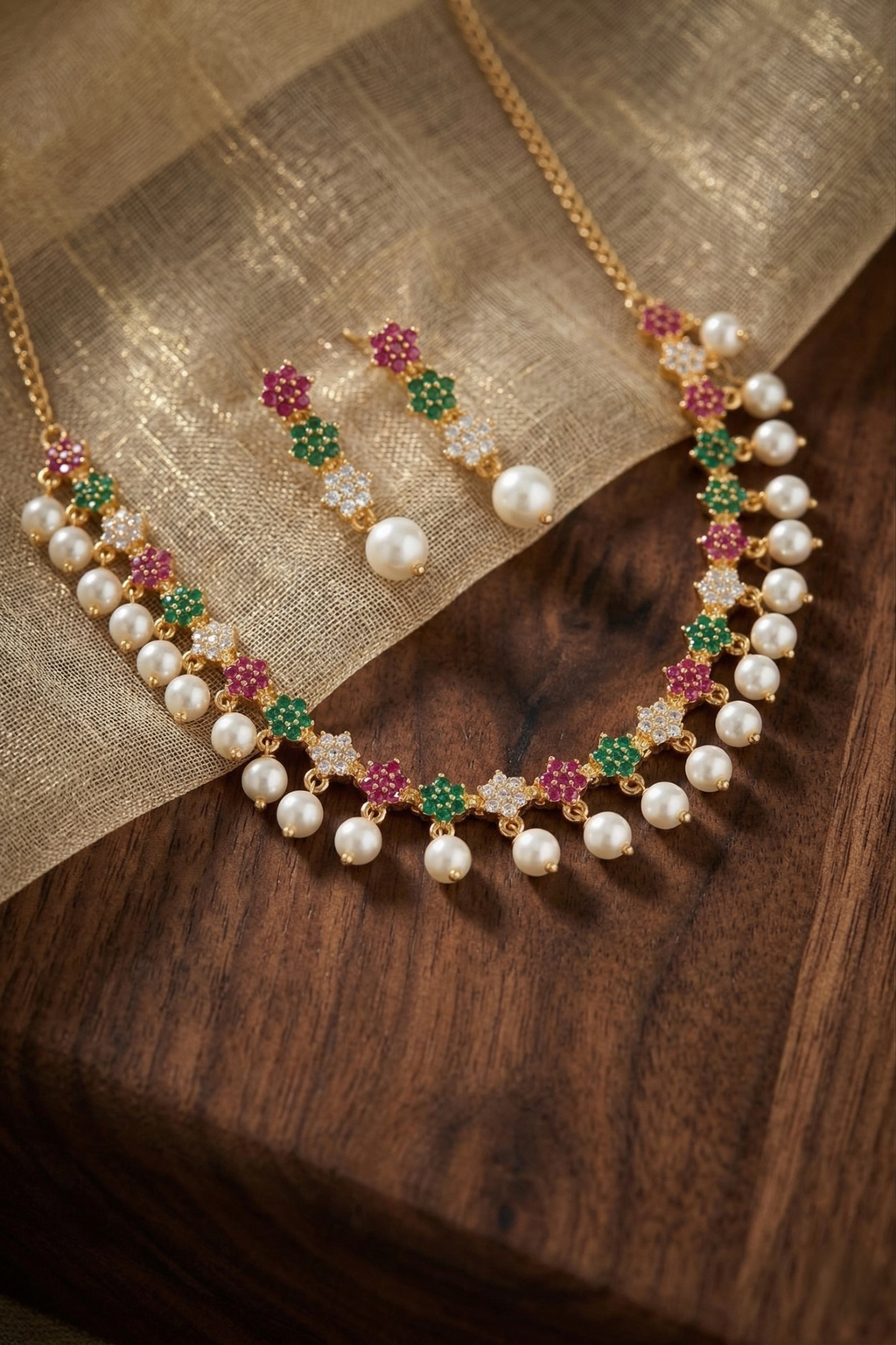 Traditional Gold-Plated Crystal & Pearl Choker Necklace with Matching Studs imitation