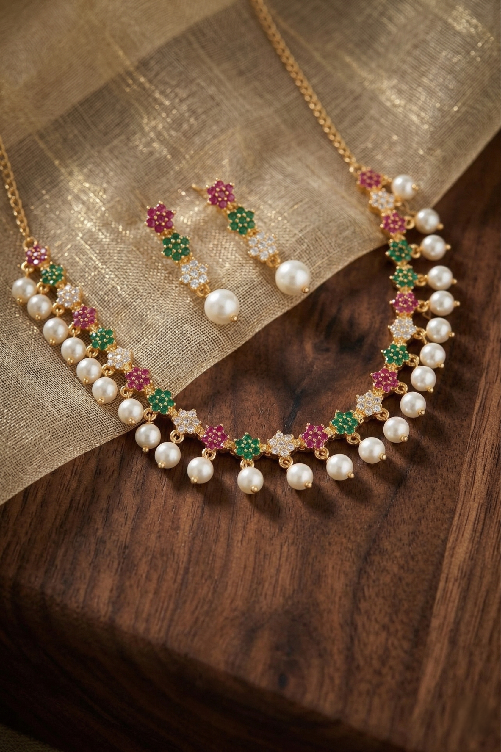 Traditional Gold-Plated Crystal & Pearl Choker Necklace with Matching Studs imitation